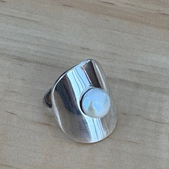 Sterling Silver & Freshwater White Pearl Sheild Style Ring Size 5 3/4 - Picture 8 of 9